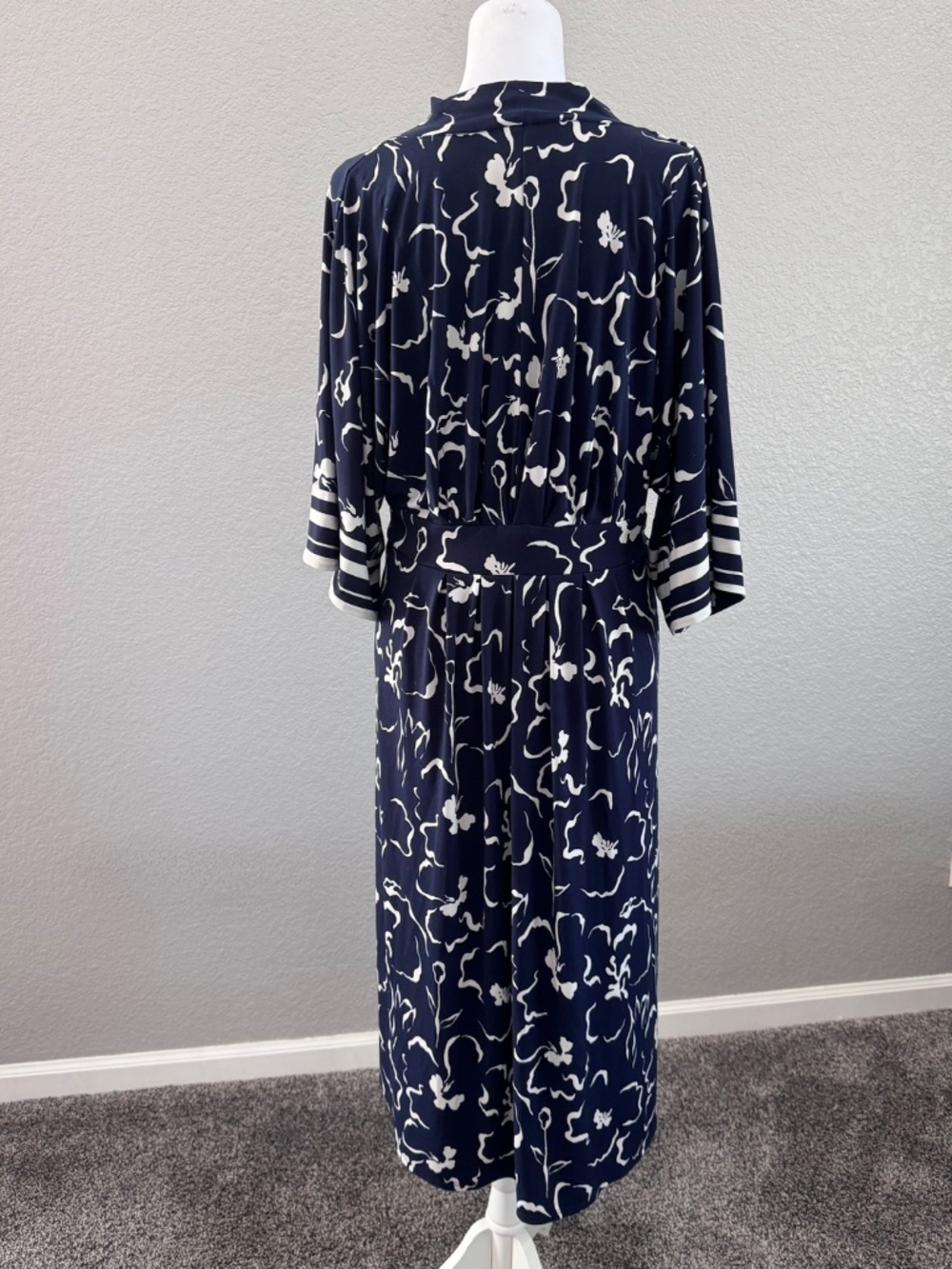 CHICO'S Kimono Inspired Pleated Jersey Midi Dress Blue & White Size 1, Medium - Picture 5 of 9